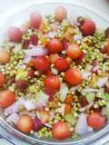 मूंग स्प्राउट और चैरी सलाद (Moong sprout aur cherry salad recipe in hindi)