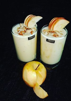 A picture of Apple Milkshake.