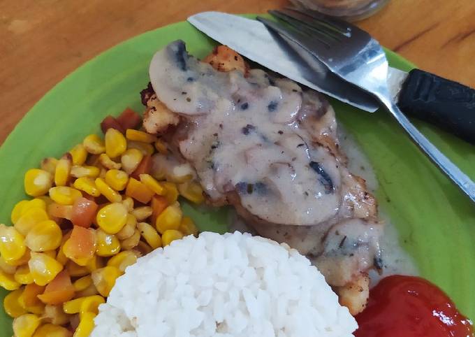 Crispy Chicken Steak with Mushroom Sauce