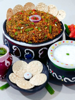 બાજરા ની ખીચડી (Bajra Khichdi Recipe In Gujarati) રેસીપી મુખ્ય ફોટો