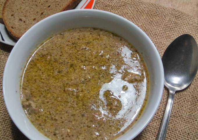 Традиционный турецкий суп из красной чечевицы