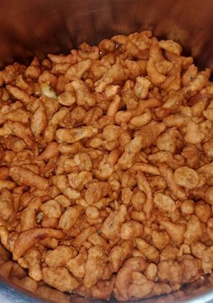 बेसन भुजिया (besan bhujiyan recipe in Hindi) रेसिपी मुख्य फोटो