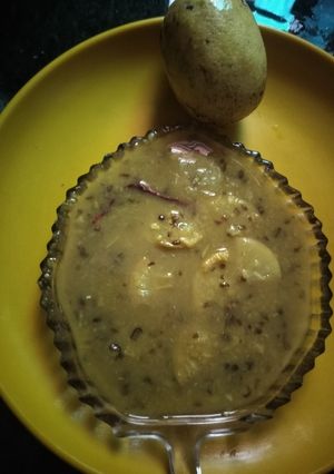 A picture of Gondhoraj lemon urad dal.