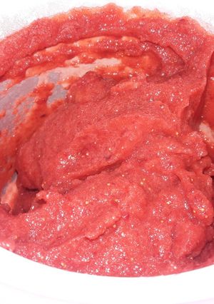 Una foto de Helado de frutilla🍓al agua en máquina de hacer helados