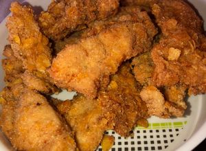 Una foto de Pollo frito estilo kfc.👌