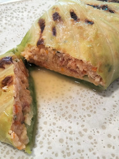 Una foto de Rollitos de col con merluza