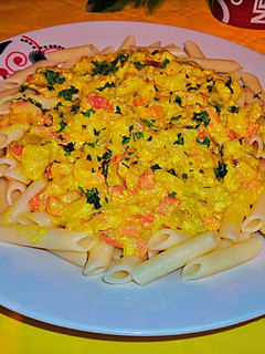 Una foto de Macarrones con puerros y beicon al curry