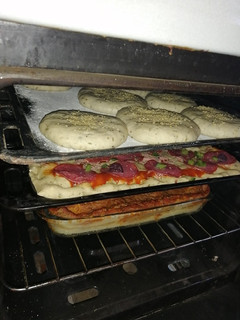 Una foto de Pan, pizza y lasaña
