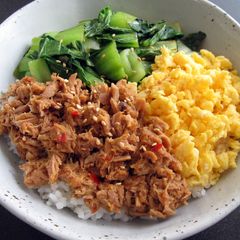 A picture of Spicy Tuna Soboro Don.