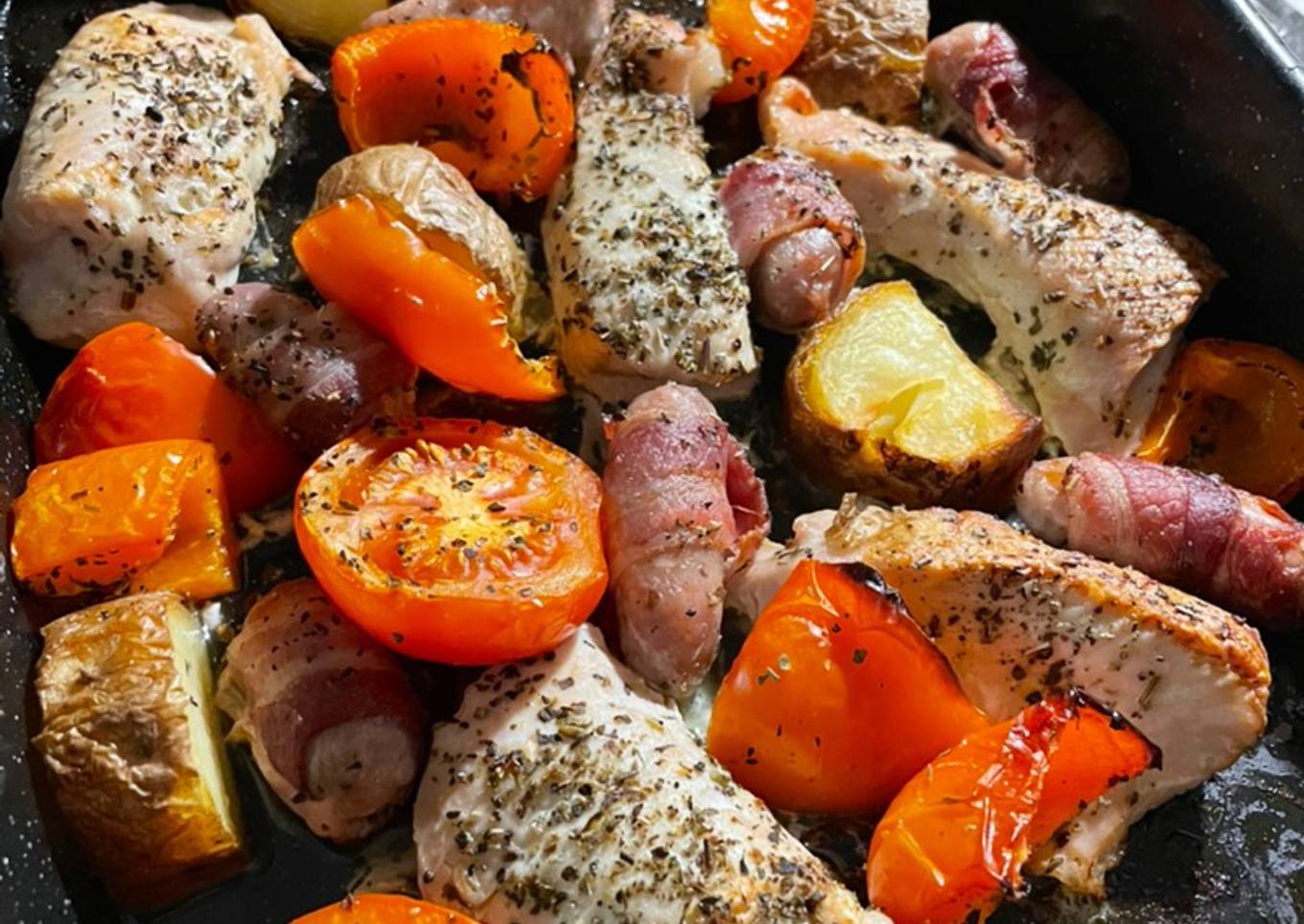 Turkey, Sage & Pigs in Blanket Traybake
