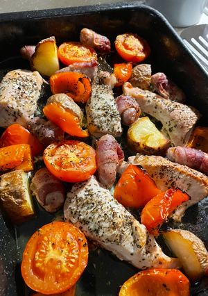 A picture of Turkey, Sage & Pigs in Blanket Traybake.