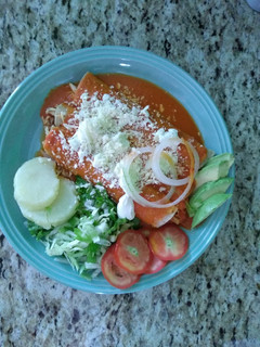 Una foto de Enchiladas con salsa de jitomate