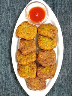 हिरव्या मुगाची पौष्टीक टिक्की (Hirvya Mugachi Tikki Recipe In Marathi) रेसिपी चे मुख्य फोटो 