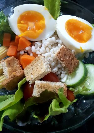 รูปของ Low Fat Dinner Menu "Mixed Salad Bowl 🥗with Medium-boiled Egg🥚