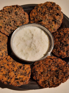 मेथी पुरी मिष्टी दही (methi puri recipe in marathi) रेसिपी चे मुख्य फोटो