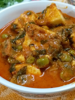 A picture of Matar Paneer Curry.