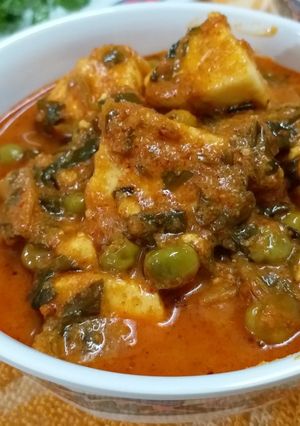 A picture of Matar Paneer Curry.