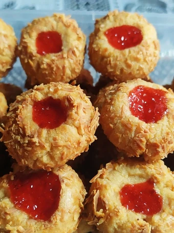 Easy Ways Prepare Recipes Thumbprint strawberry cookies the So Delicious Delicious.