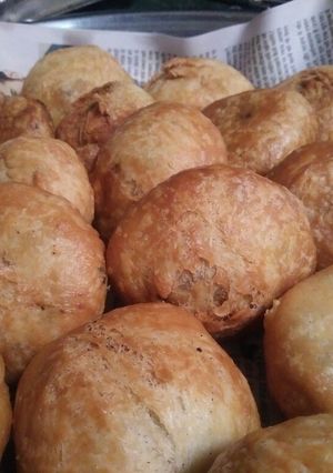 A picture of Fried Moong Daal Kachori.