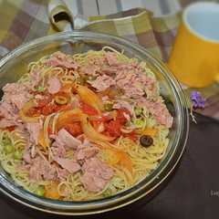 Una foto de Espaguetis con atún – Cocina Thai