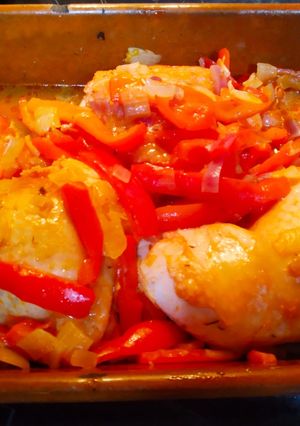 Una foto de Pollo a la chilindrón