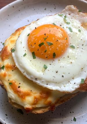 A picture of Croque Madame Sandwich.