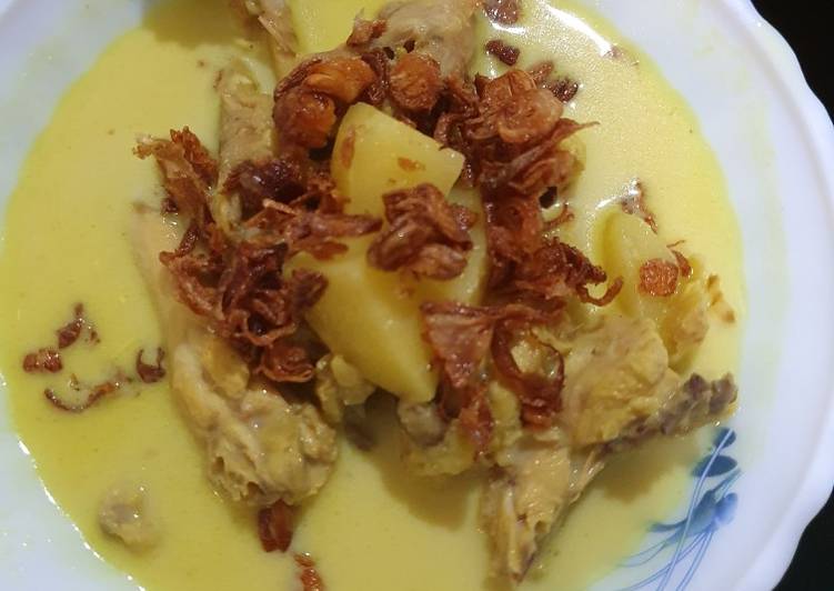 Creamy Chicken Opor