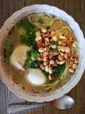 Caldo de pollo contundente