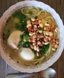 Caldo de pollo contundente