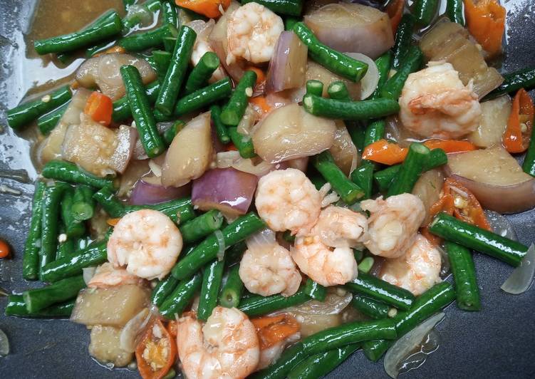 Tumis kacang panjang, terong dan udang