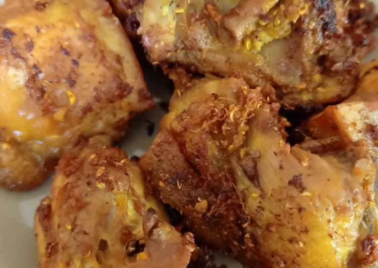 8 Resep: Ayam goreng ungkep bumbu kuning Anti Gagal!