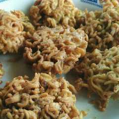 A picture of Mie instan kriuk telur.