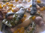 Una foto de pechugas de pollo fileteada