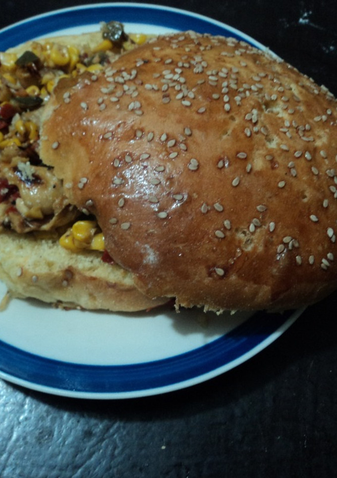 Una foto de Cema con esquite y pollo a la mexicana