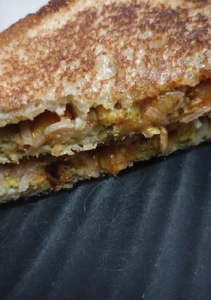 A picture of Leftover kele ki sabzi sandwich.