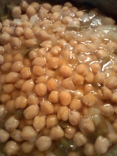 A picture of Garbanzo Beans.