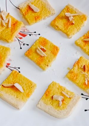 भापा संदेश (Bhapa sandesh recipe in Hindi) रेसिपी मुख्य फोटो
