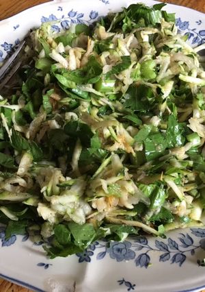 Une photo de Salade de courgettes et céleri sauce moutarde à l ancienne