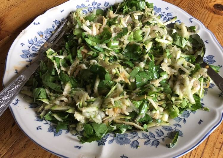 Comment Servir Salade de courgettes et céleri sauce moutarde à l ancienne