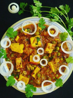 A picture of Matar Paneer.