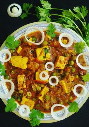 A picture of Matar Paneer.