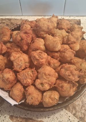 Una foto de Buñuelos de lechugas y perejil