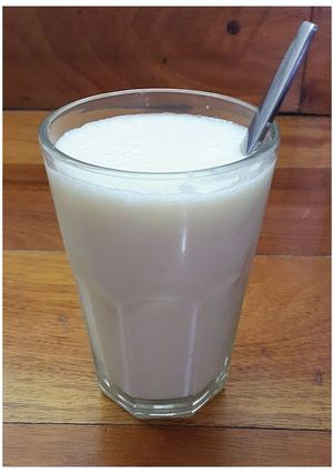 Una foto de Licuado de manzana y banana al coco