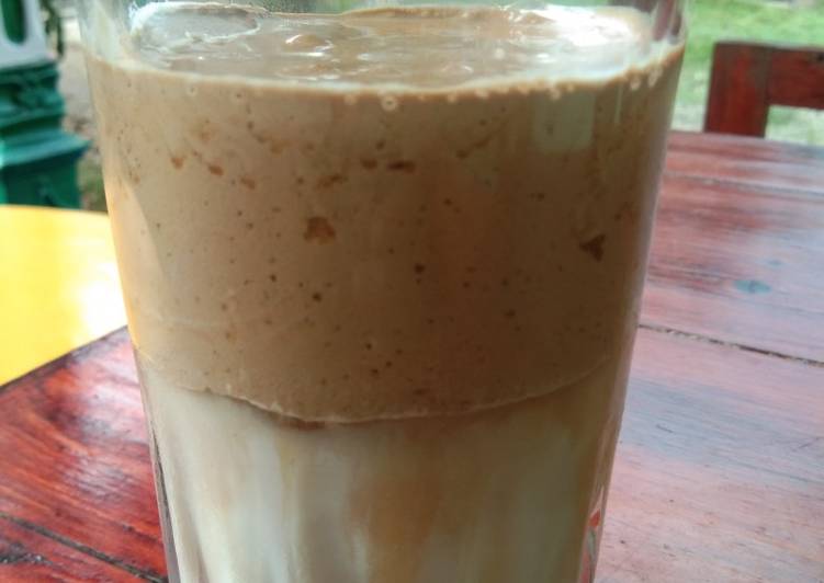 Bagaimana Membuat Dalgona chococoffe with soy milk, Bikin Ngiler