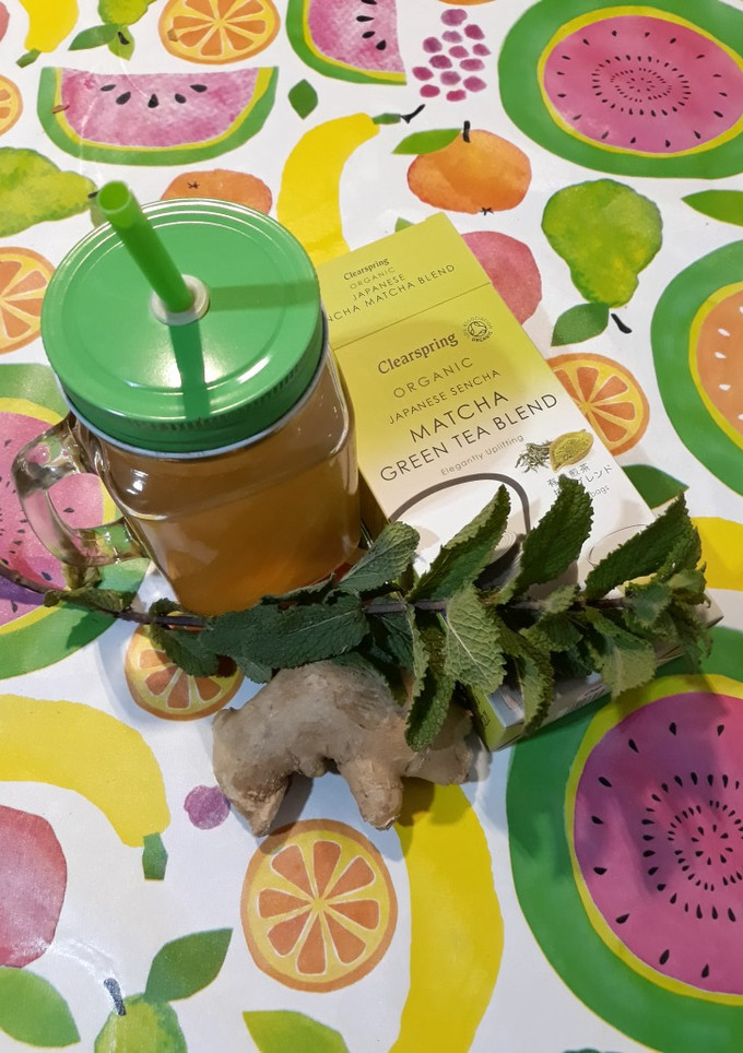 Una foto de Infusión de té matcha, menta y jengibre