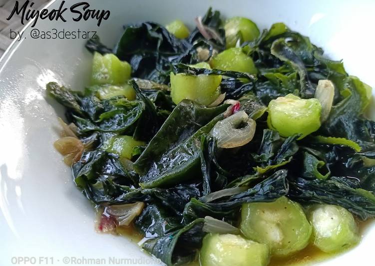 Miyeok Soup / Sop Rumput Laut / Wakame Soup