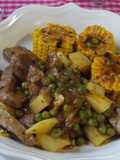 Solomillo de cerdo guisado con choclo (mazorca de maíz)