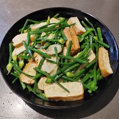 A picture of Green Chives with Tofu.