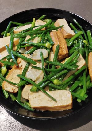 A picture of Green Chives with Tofu.