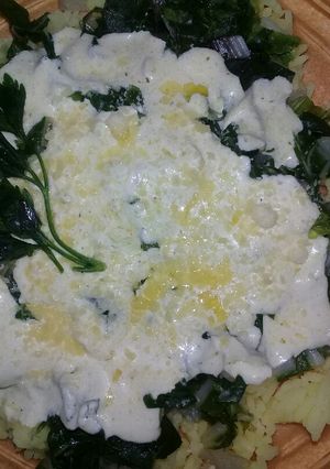 Una foto de Revuelto de acelga con arroz y crema de queso.😊🍲👌